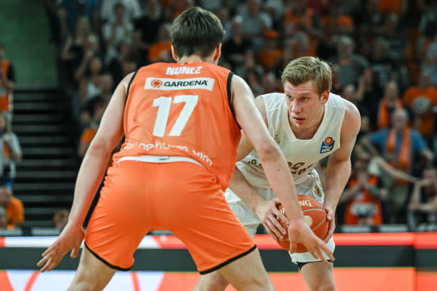 中场的调整 中场的调整