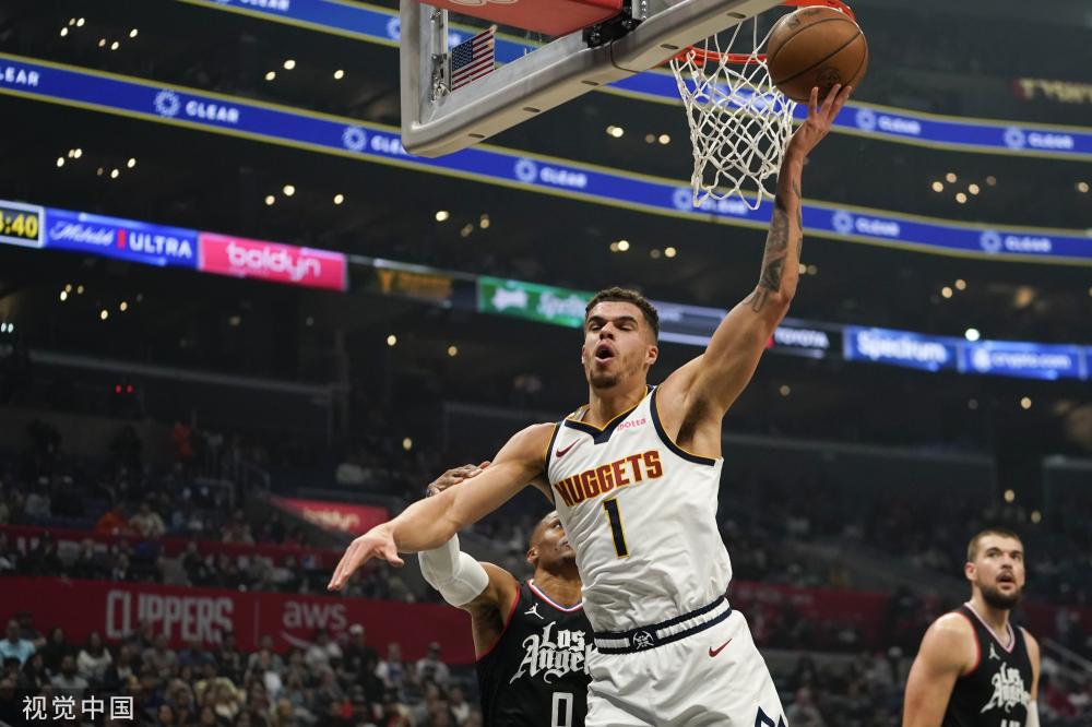 足的年轻球 足的年轻球