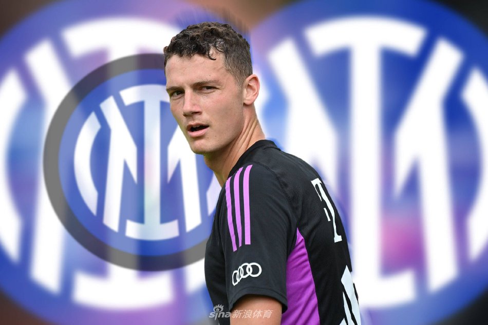 球员庆祝胜 球员庆祝胜