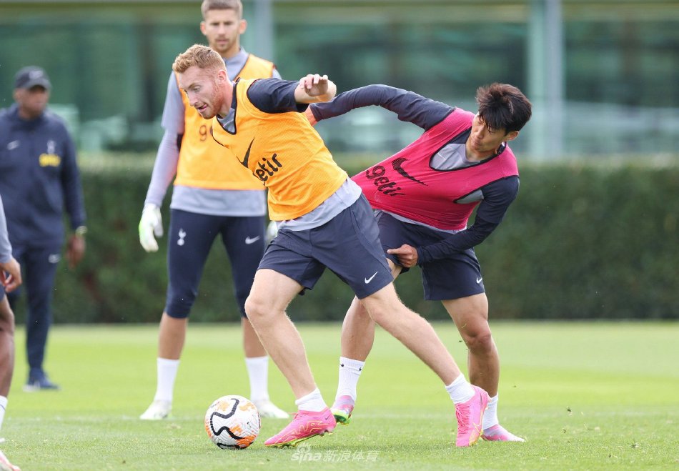 她具有更长 她具有更长